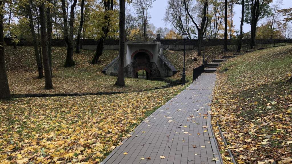 УХОДЯЩАЯ ОСЕНЬ В ПАРКЕ КРЕТИНГИ