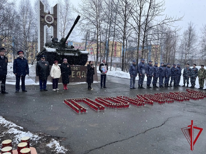 Сотрудники Росгвардии приняли участие в акции «Свеча Памяти» в Магаданской области