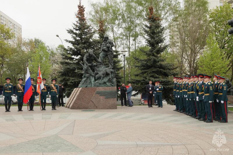Руководство и сотрудники МЧС России отдали дань памяти воинам, погибшим в Великой Отечественной войне