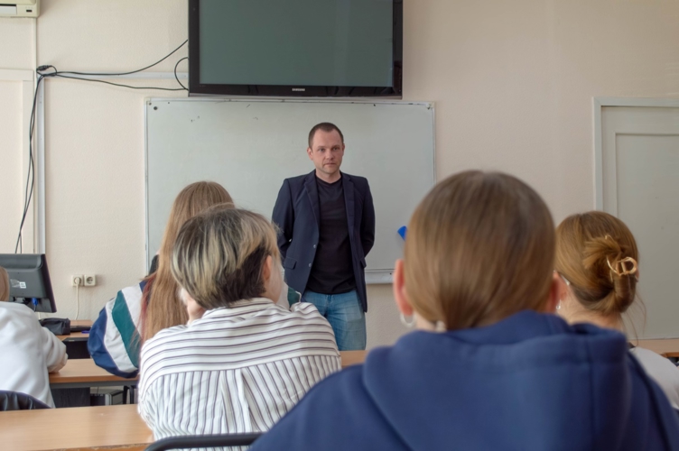 Росгвардейцы провели лекцию для студентов Челябинска