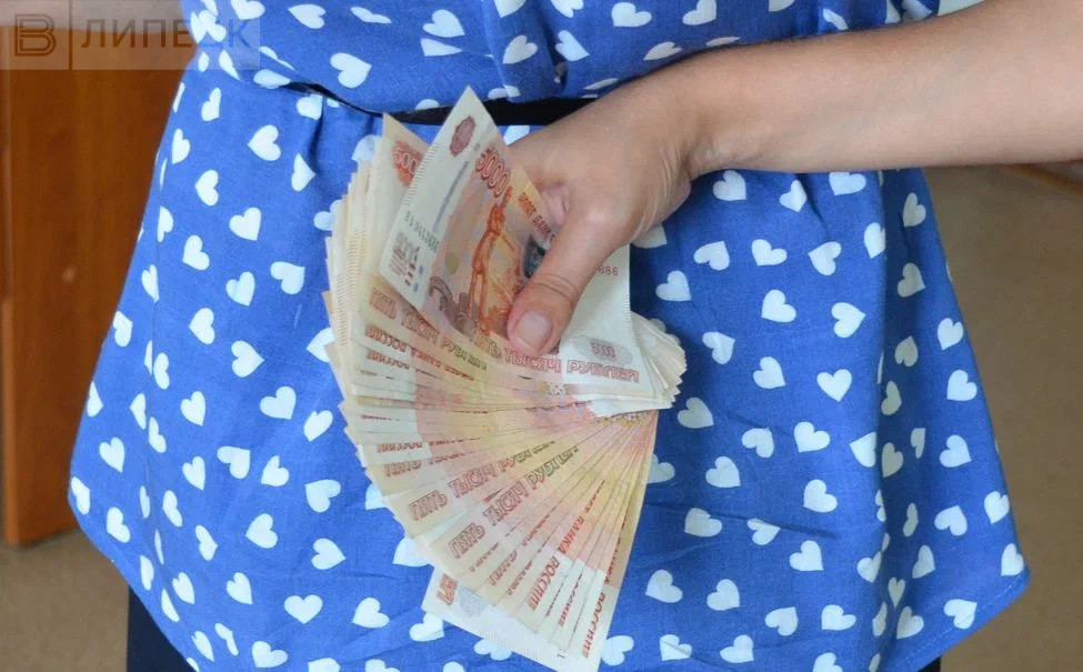В Липецке пенсионерка пыталась заработать на квартиру дочери, но потеряла почти 3 млн