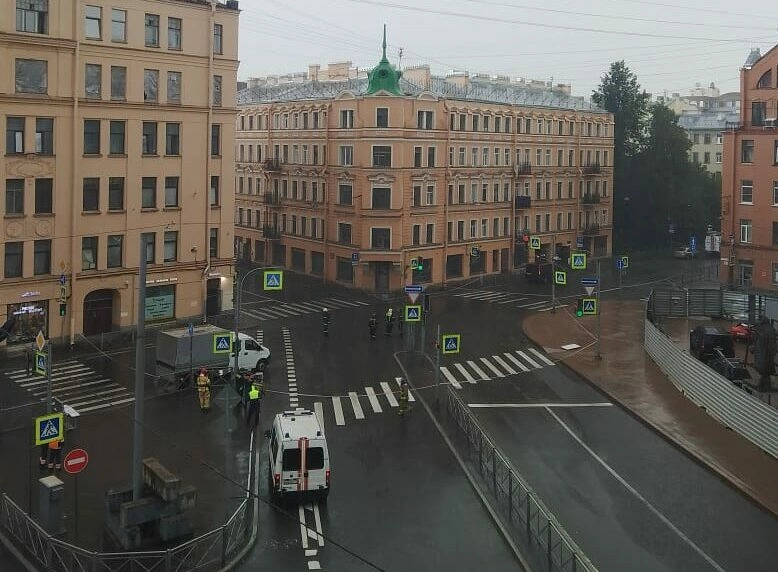 В администрации Петроградского района сообщили, что угрозы обрушения дома на Большой Зелениной улице нет - tvspb.ru