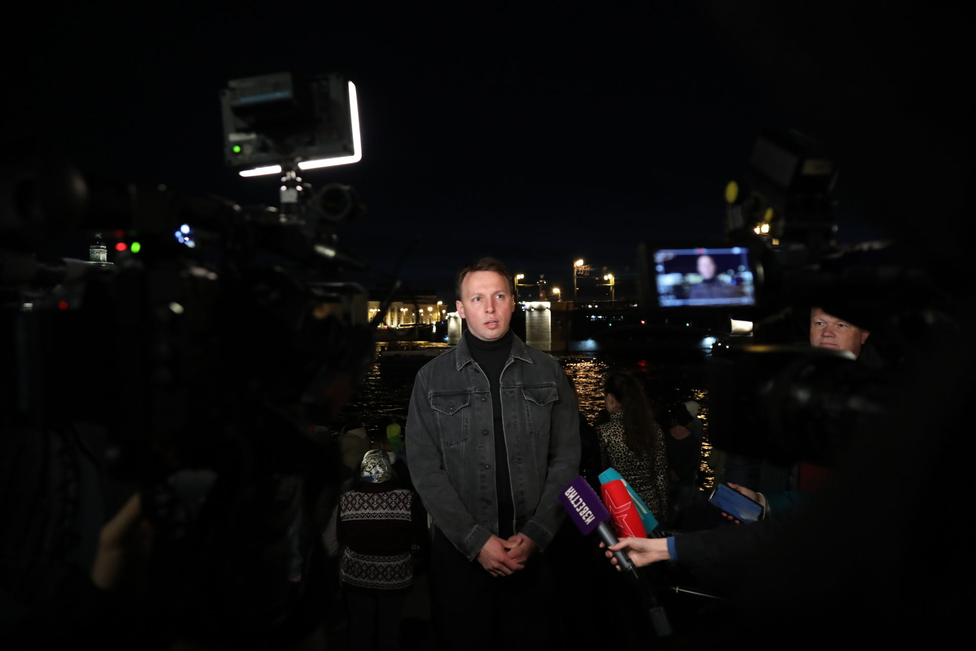 Лазерное шоу на дворцовой 2023 расписание. Лазерное шоу на дворцовой 2023 расписание. Лазерное шоу в спб на дворцовой 2021. Лазерное шоу на дворцовой 2023 расписание. Лазерное шоу спб сегодня на дворцовой.