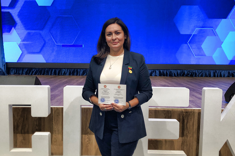 Преподаватель эстрадно-джазового вокала и импровизации Римма Шайхелова работает в детской музыкальной школе №20, а также дает частные уроки