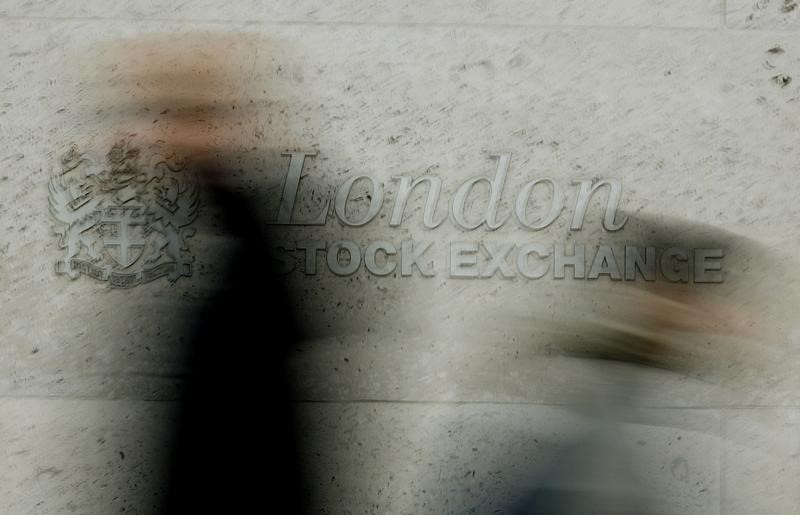 Рынок акций Великобритании закрылся ростом, Investing.com Великобритания 100 прибавил 0,52%