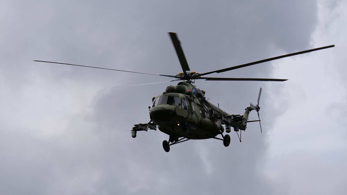 Своих не бросаем: кадры эвакуации лётчика Ка-52 (ВИДЕО)