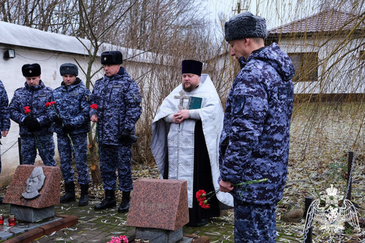 В День Неизвестного солдата росгвардейцы приняли участие в памятном мероприятии