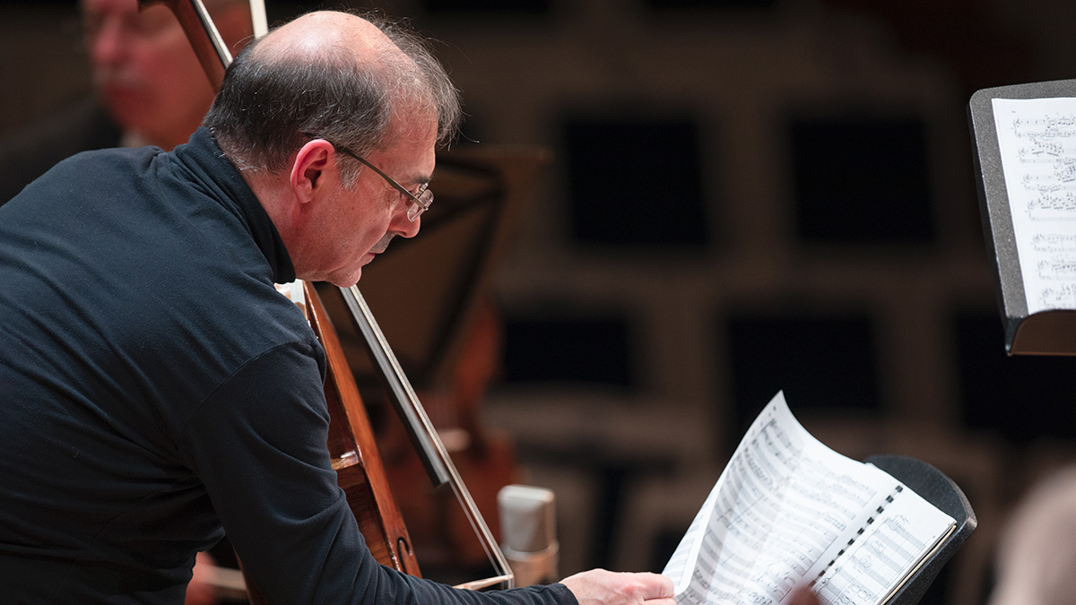 художественный руководитель РНО, дирижер и виолончелист Александр Рудин