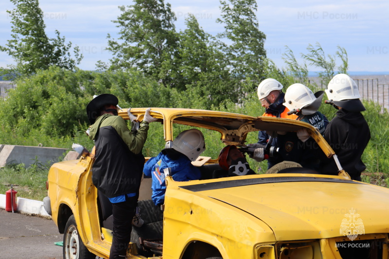 В Вологодской области завершилась профориентационная смена для школьников «За безопасность»