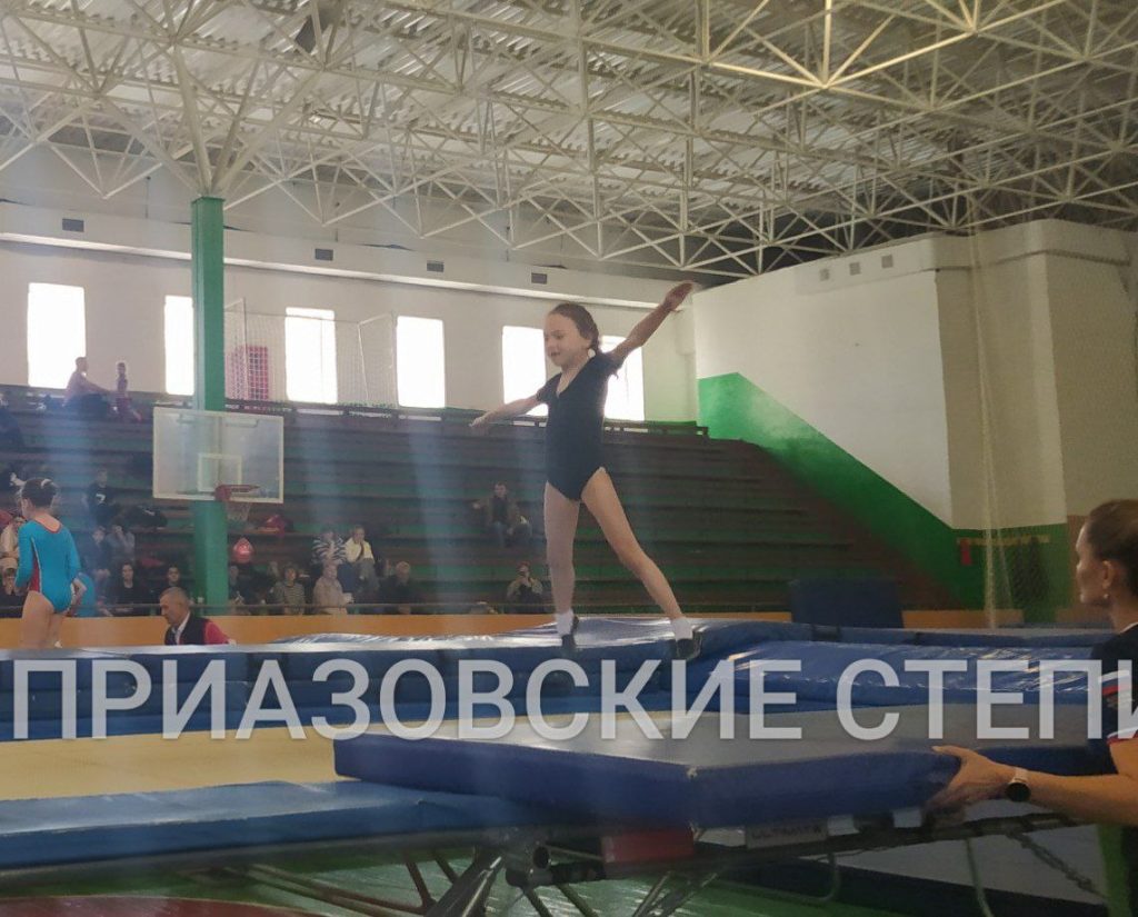 Ейск центральная улица. Голден степ. Спортивные магазины в испании. Step обувь. Ейск спортивный магазин.