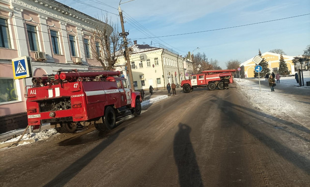 В Слободском загорелся магазин