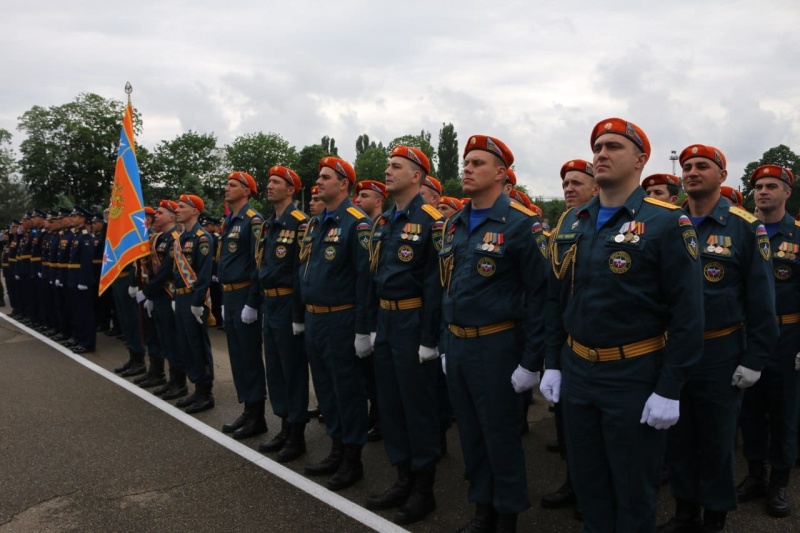 Сотрудники МЧС России приняли участие в Параде Победы