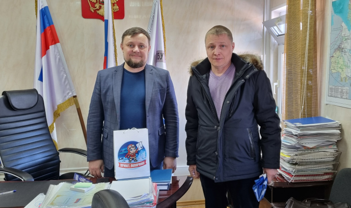 Артем Олегович Кошкин - Начальник Ямало-Ненецкого центра по гидрометеорологии и мониторингу окружающей среды - филиала ФГБУ «Обь-Иртышское УГМС», Константин Путятин - член РГО в ЯНАО