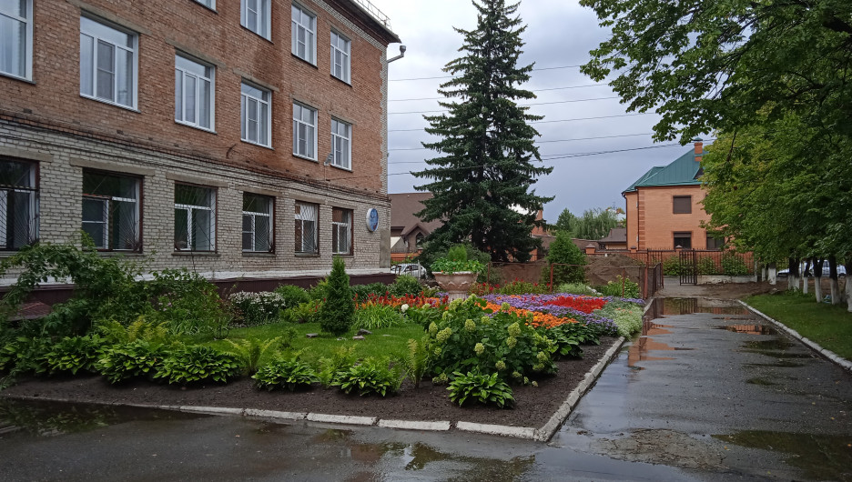 Школа 15 бийск. 18 школа бийск. Бийская школа-интернат № 2. Школа 1 бийск. Школа 1 бийск.