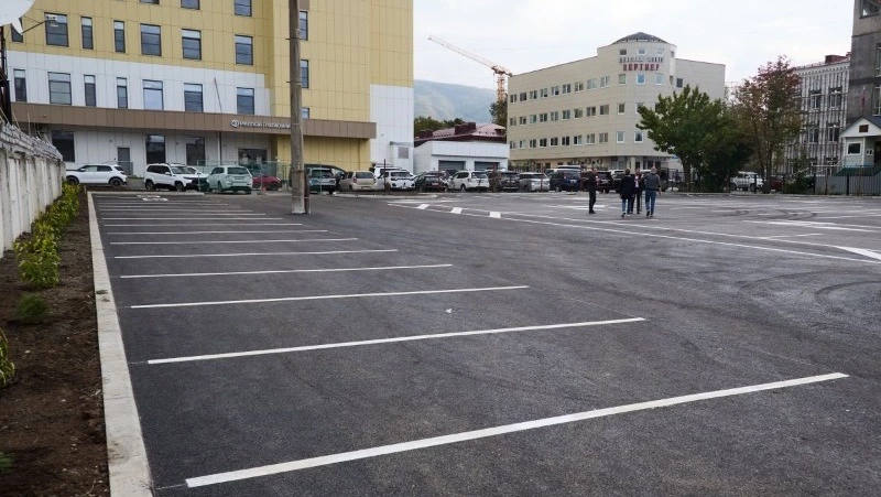 Бесплатную парковку открыли в Южно-Сахалинске за счет средств бизнеса