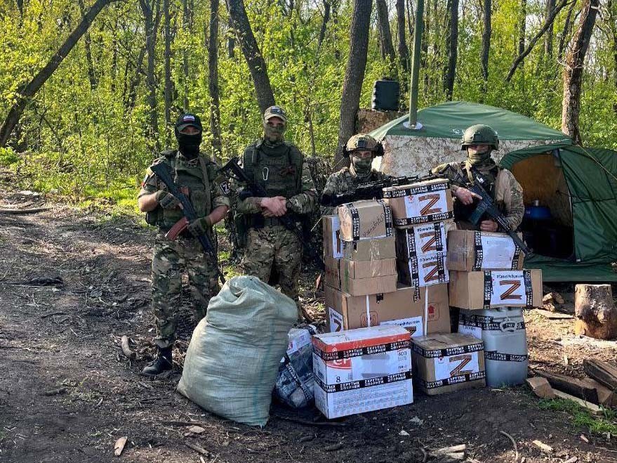 Посылки от коллектива Дмитровской больницы доставили бойцам в зону СВО