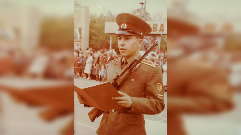 Жителям Брянска показали армейское прошлое руководителей города