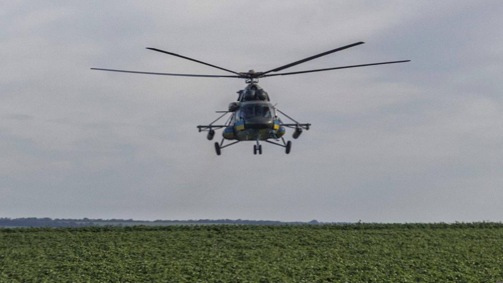 Украинский ми 8. Украинские вертолеты. Угнанный вертолет на Украину ми8. Украинский ми 8 под орлом. Украинский ми 8 железногорское водохранилище
