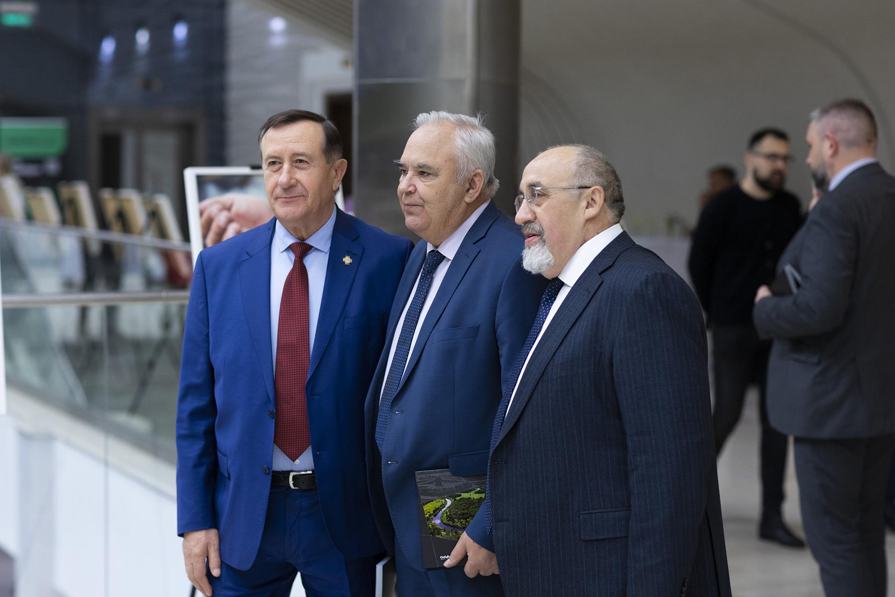 российско китайское образование. заельцовский парк 2022. групп. бульвар белые цветы казань фонтан. новосибирскую открыли.