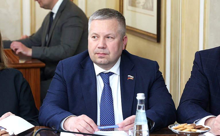 Денис Гусев