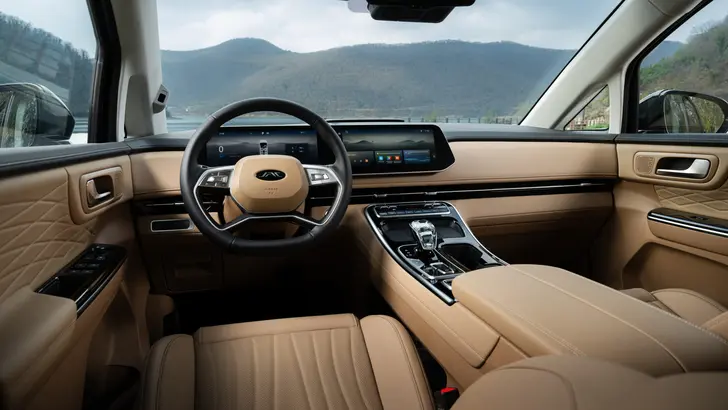 Интерьер JAC RF8