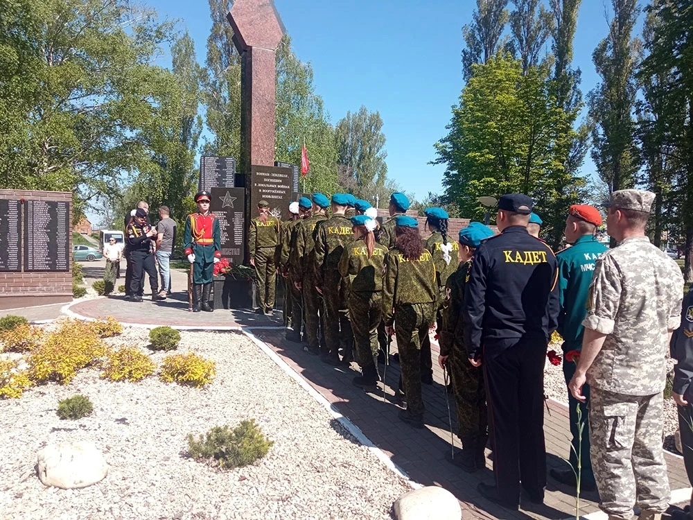 В преддверии Дня Победы в Балаково открыли обновленный мемориал героям