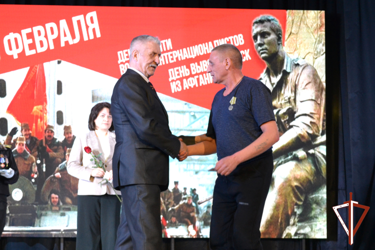 В Курганской области ансамбль песни и пляски Уральского ордена Жукова округа Росгвардии выступил для ветеранов боевых действий