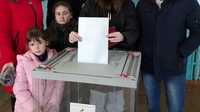 Фоторепортаж: Алтайский край голосует за президента