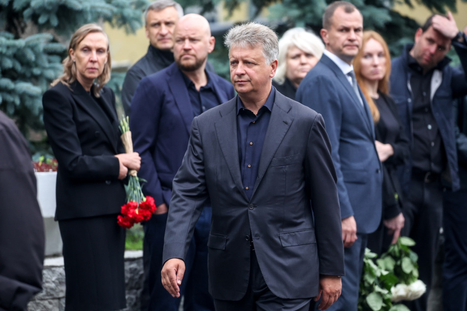 Президент АО «АвтоВАЗ» Максим Соколов перед началом церемонии похорон бывшего министра транспорта РФ Романа Старовойта