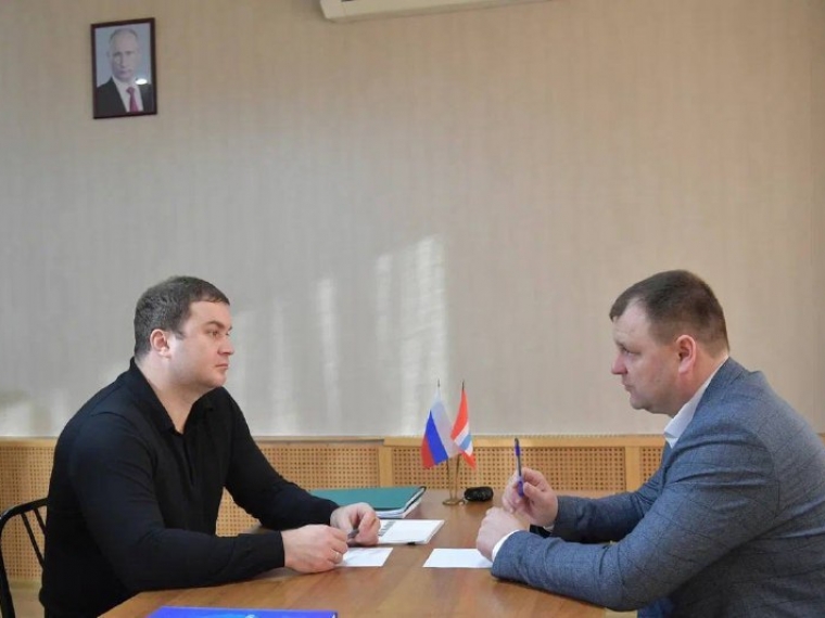 Виталий Хоценко порекомендовал главе Горьковского района вести откровенный диалог с жителями