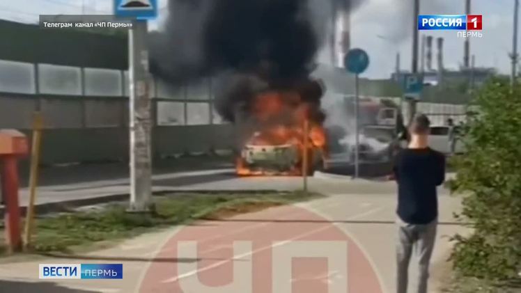 Пермь сгорели машины. Пермь сгорели машины. Пермь сгорели машины. 05. Пермь чп сгорели две машины.