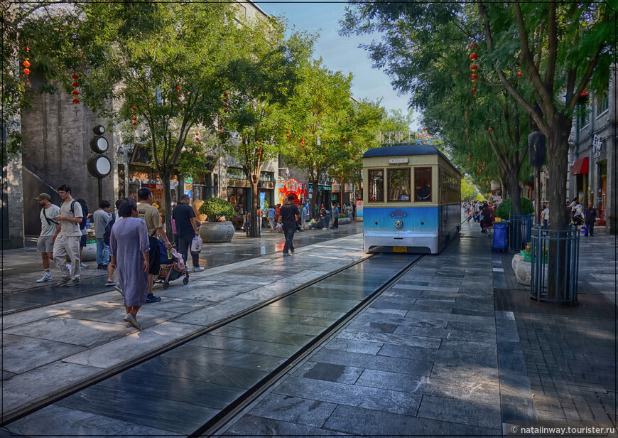 Первые трамваи появились в Пекине в 1899 году, а звон колокольчика, предупреждавший зевак, подарил им звучное прозвище – «Данг-данг»