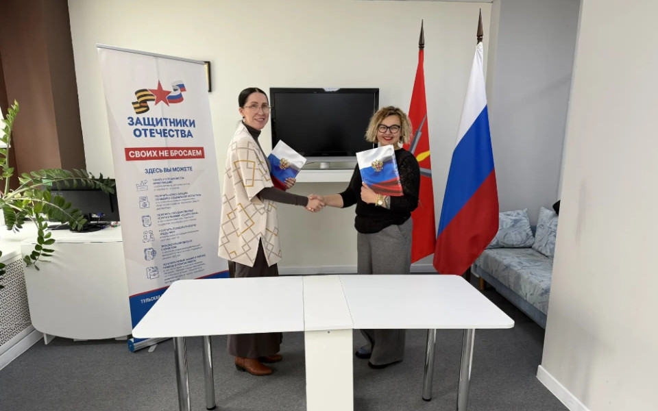 Подписание соглашения между Тульским РО ВОГ и фондом Защитники Отечества при участии АНО Услышать тишину о реабилитации неслышащих ветеранов СВО фото Домченко Крыгина Максимов