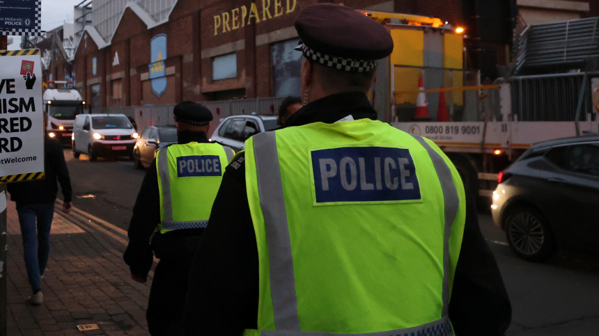 Трое пенсионеров совершали насилие над детьми в Британии