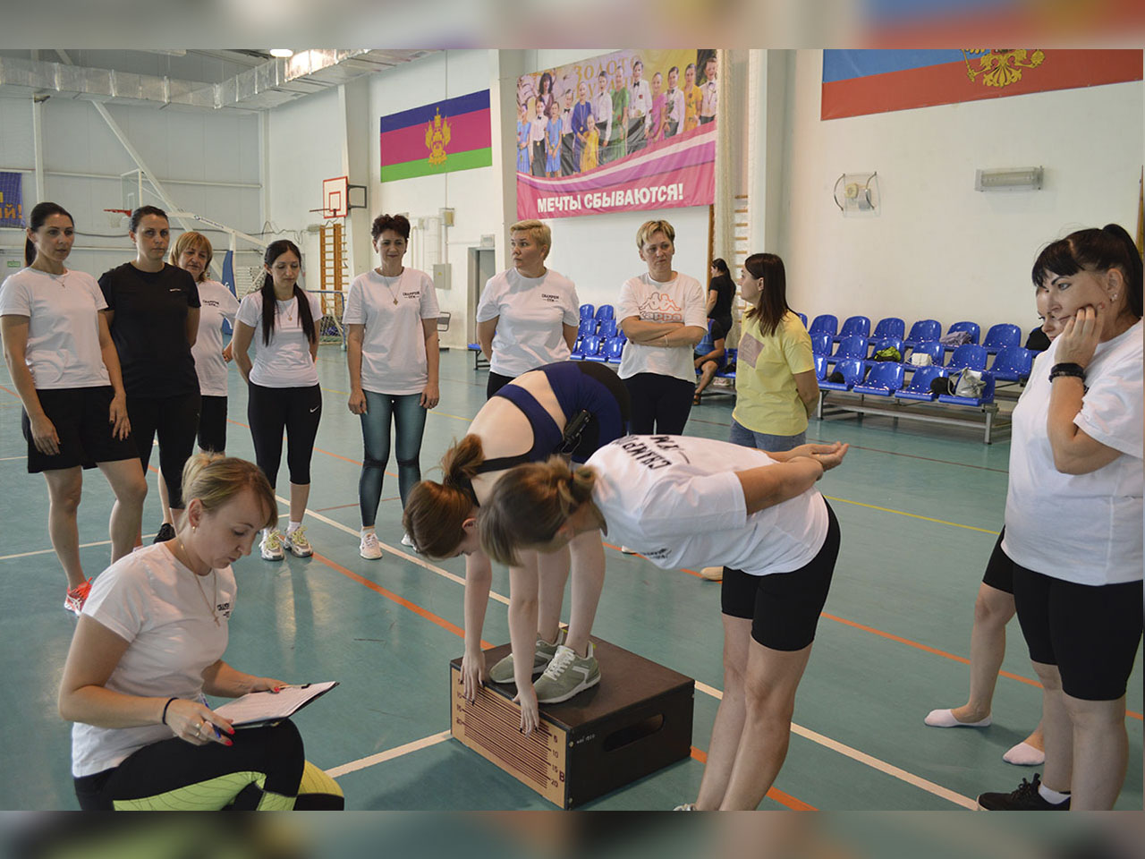 Спорт всегда остров массовые. Группа ЗОЖ. Группа здоровья за 50 в Нягани. Группы ЗОЖ ВДНХ.
