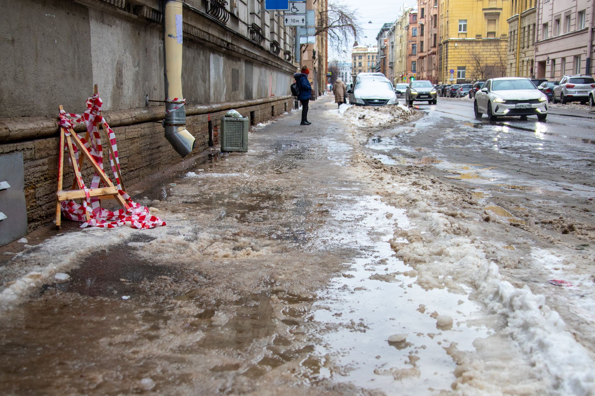 Потепление в санкт петербурге. Санкт-Петербург снег. Гололед в Петербурге. Лед на тротуаре. Грязный Санкт Петербург.