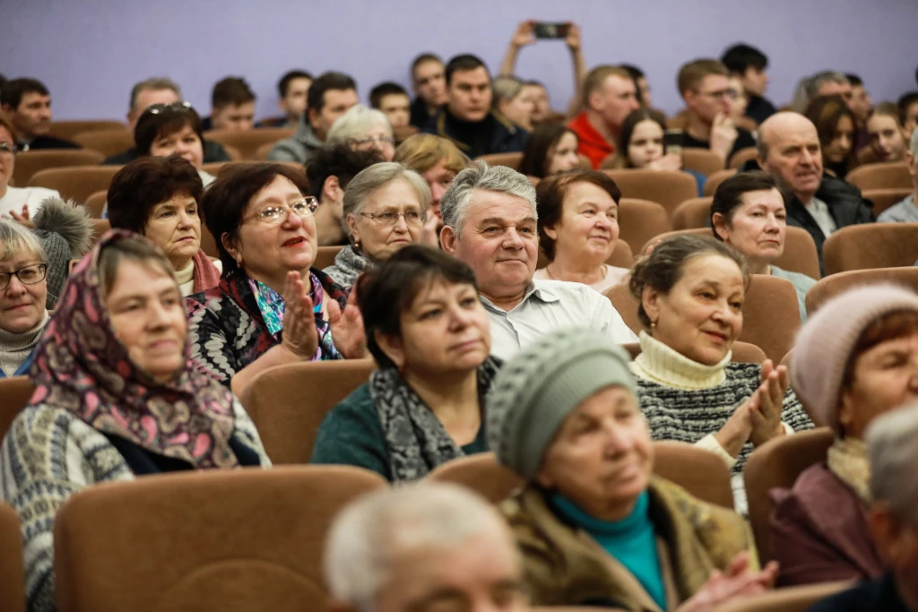 Новые культуры. Дом культуры. Директор ДК. Участия учреждения культуры в национальном проекте «культура»). Данков РДК фото мероприятия возле ДК.