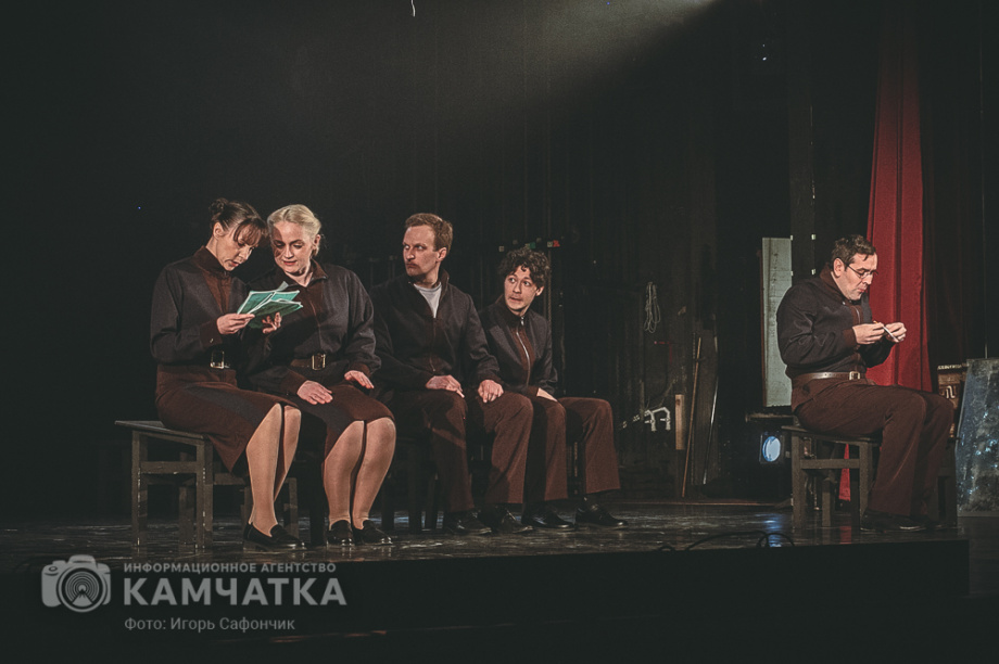 Предпремьерный показ спектакля «Завтра была война» на Камчатке (фоторепортаж). Фото: ИА «Камчатка» \ Игорь Сафончик. Фотография 8