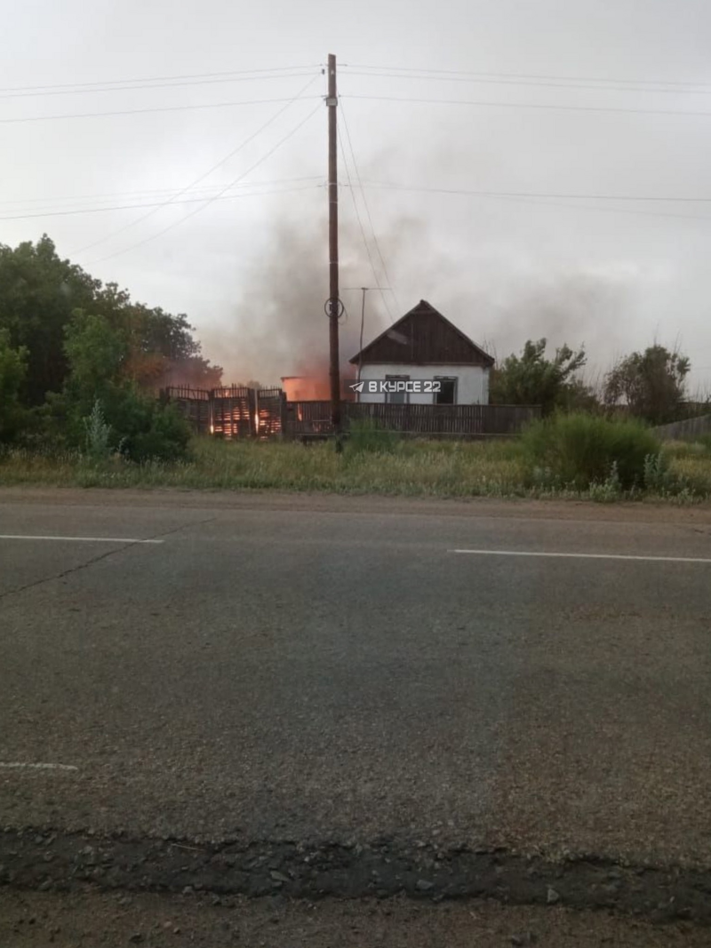 Сильный ураган. Ураган в яровом. Яровое причал 42. Ураган в барнауле. Летнее кафе.