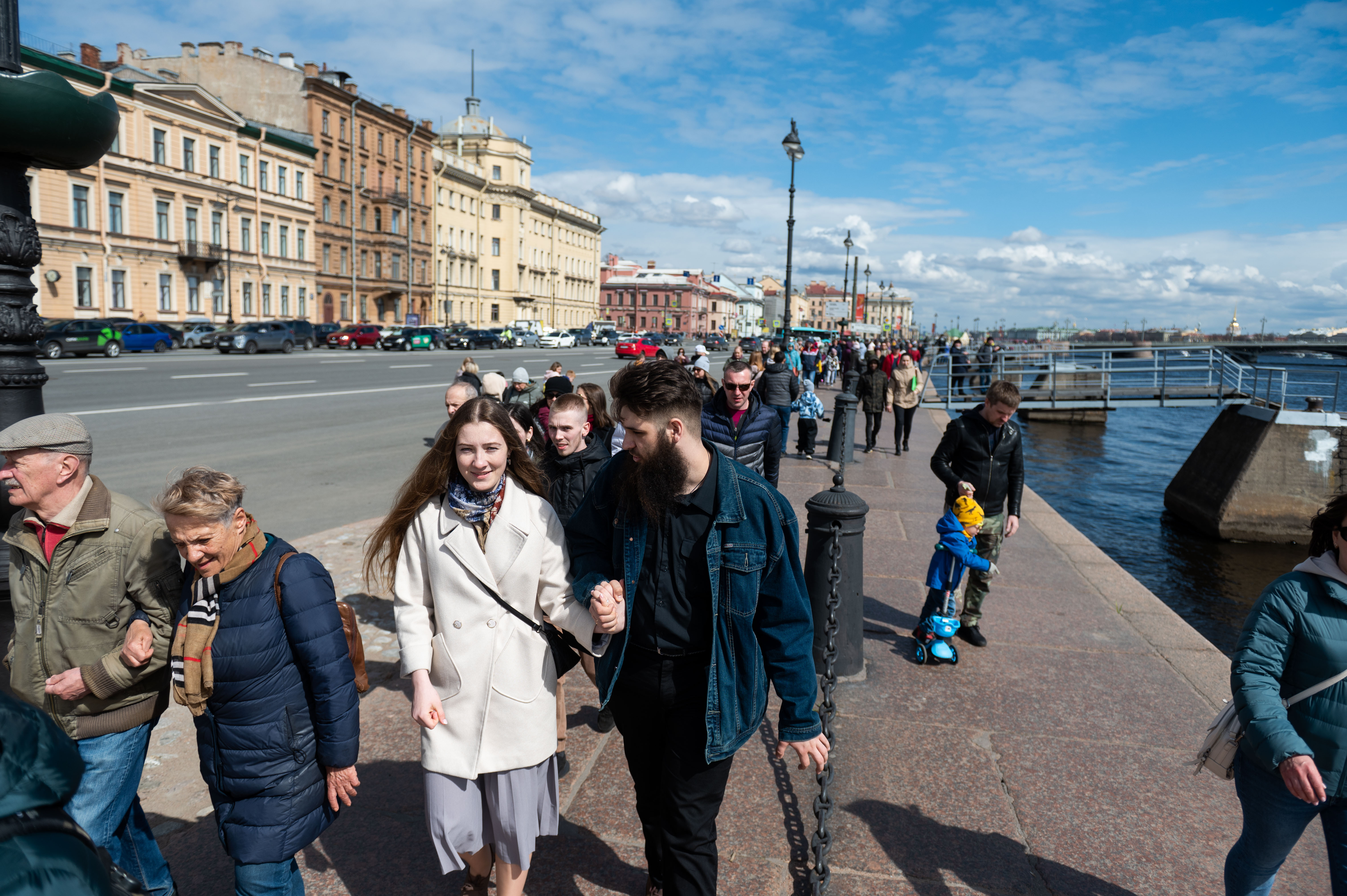 Туристы на канале в Питере