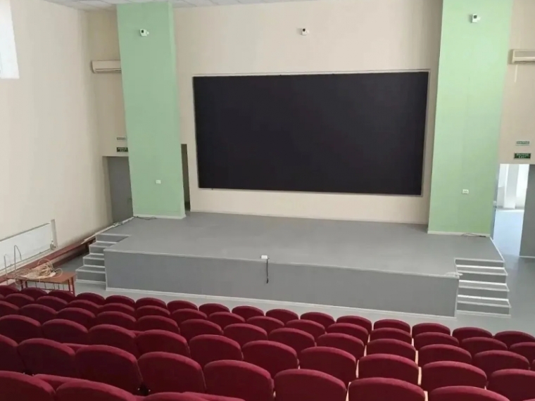 Стахановская гимназия после ремонта обновилась до неузнаваемости 