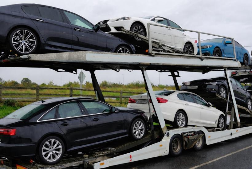 Автовоз с легковыми автомобилями