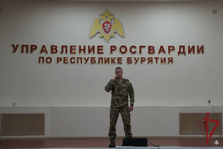В Бурятии росгвардейцы поздравили ветеранов войск правопорядка