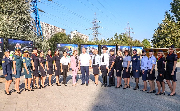 Инна Святенко приняла участие в открытии в Москве фотовыставки, подготовленной Ассоциацией «Женщины в погонах»