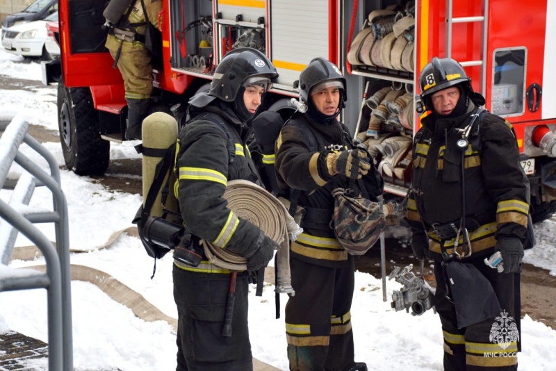 Как бороться с огнём в сложных условиях: практические занятия в Биробиджане