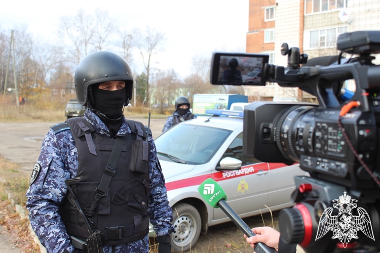 Журналисты телеканала «Юрган» познакомились со служебными буднями сотрудников вневедомственной охраны Росгвардии