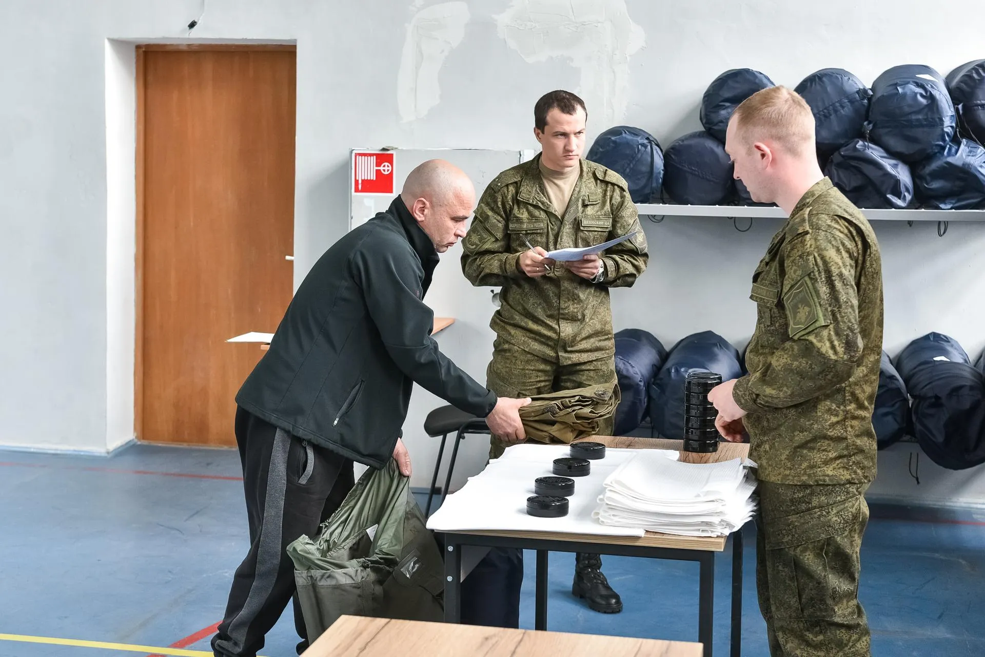 очередные контрактники подписали. контрактники в российской армии. очередные контрактники подписали. контрактная армия. служба по контракту.