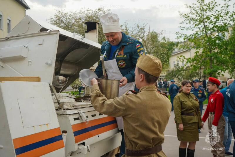 Память и подвиг: День Победы в столичном управлении МЧС России