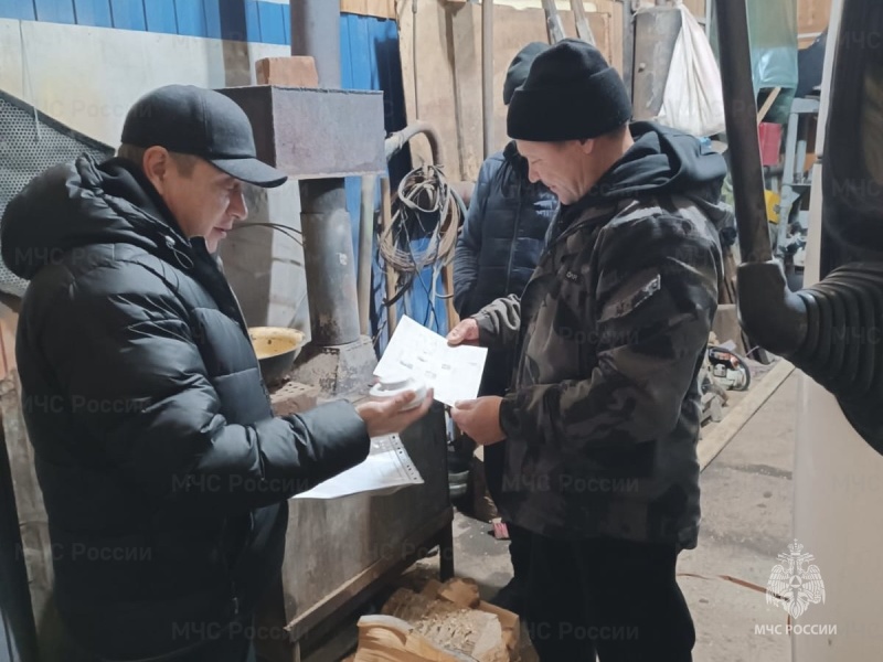 Сотрудники МЧС Югры проводят активную профилактическую работу в садовых товариществах