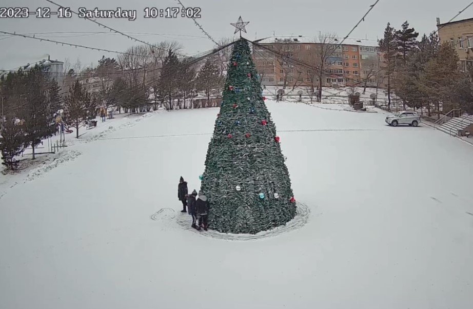 Дети занимаются вандализмом